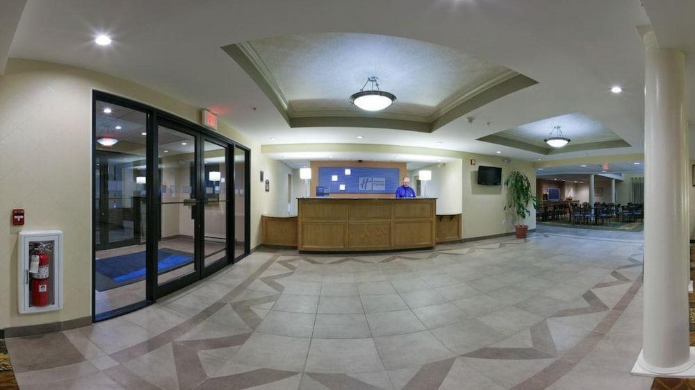 Holiday Express New Jersey Turnpike Exit 1 By Ihg 2*