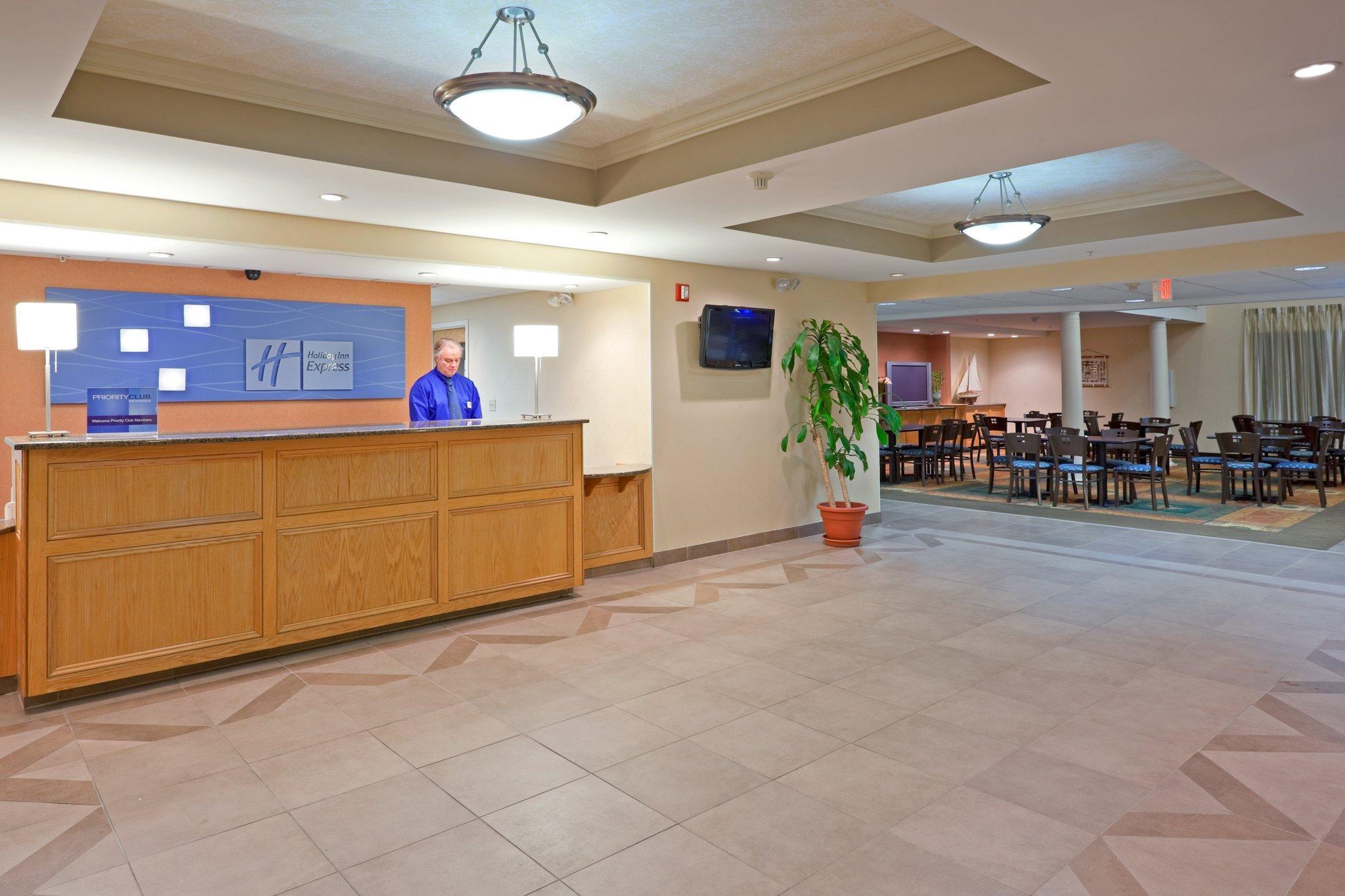 Holiday Express New Jersey Turnpike Exit 1 By Ihg Hotel