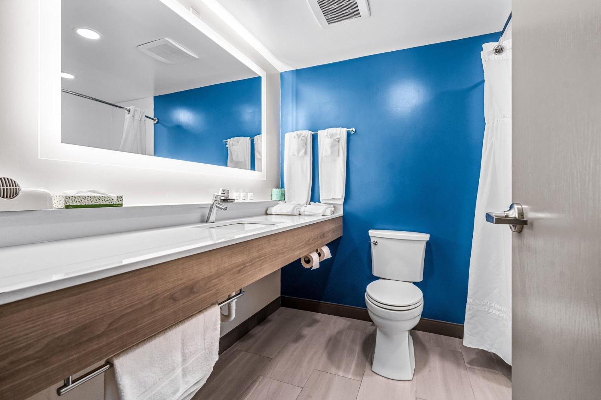 Hotel Holiday Inn Express & Suites Carneys Point - Pennsville By Ihg 2*