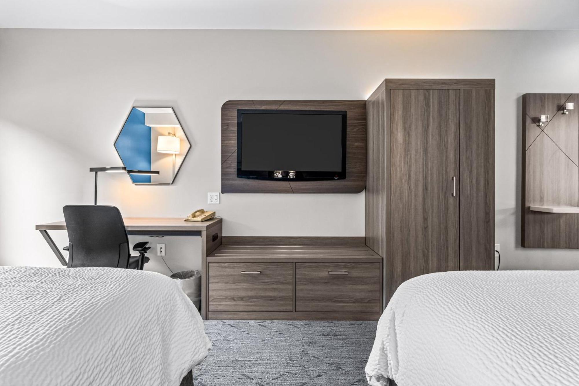 Holiday Express New Jersey Turnpike Exit 1 By Ihg Hotel