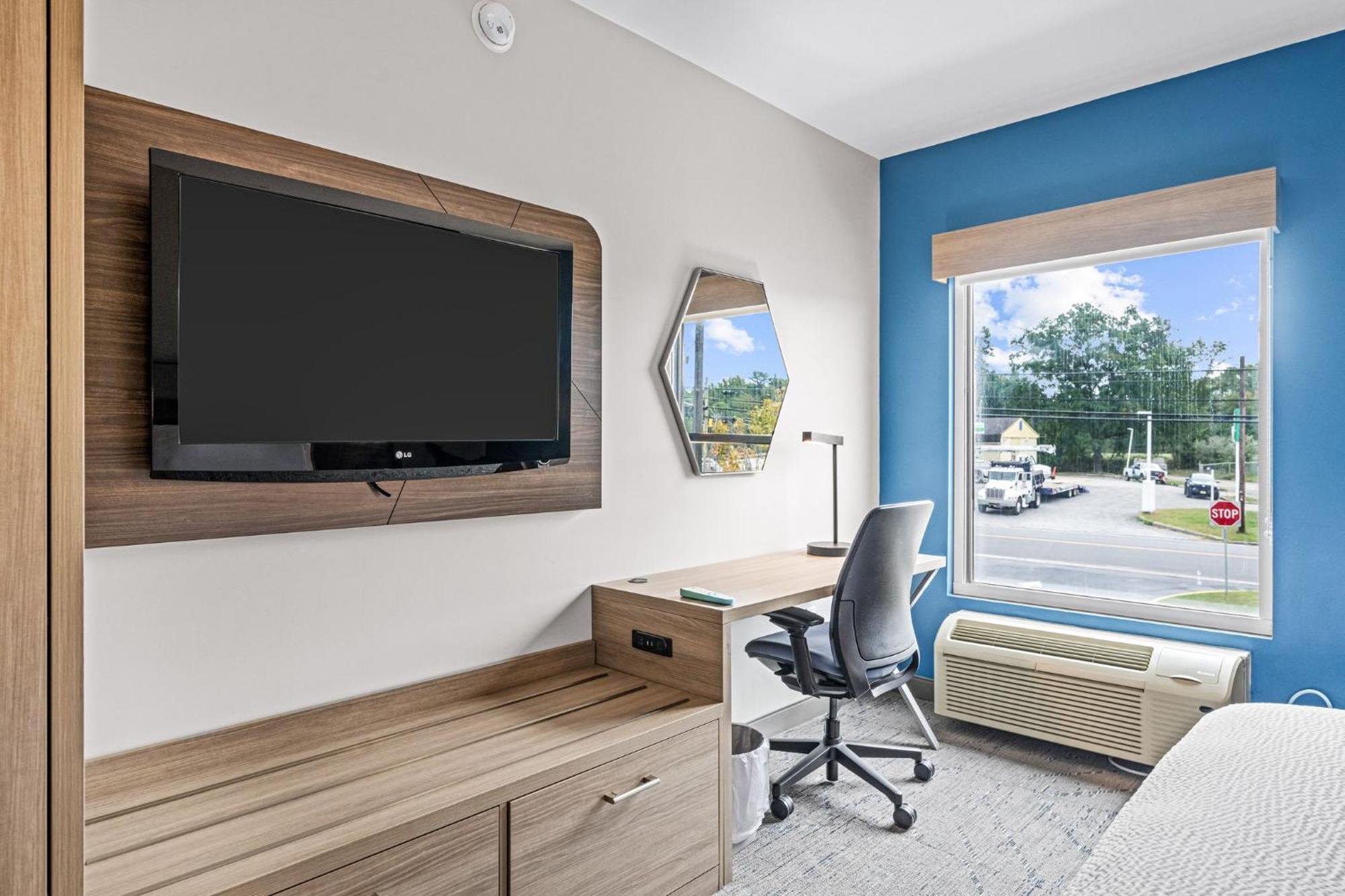 Hotel Holiday Inn Express & Suites Carneys Point - Pennsville By Ihg 2*