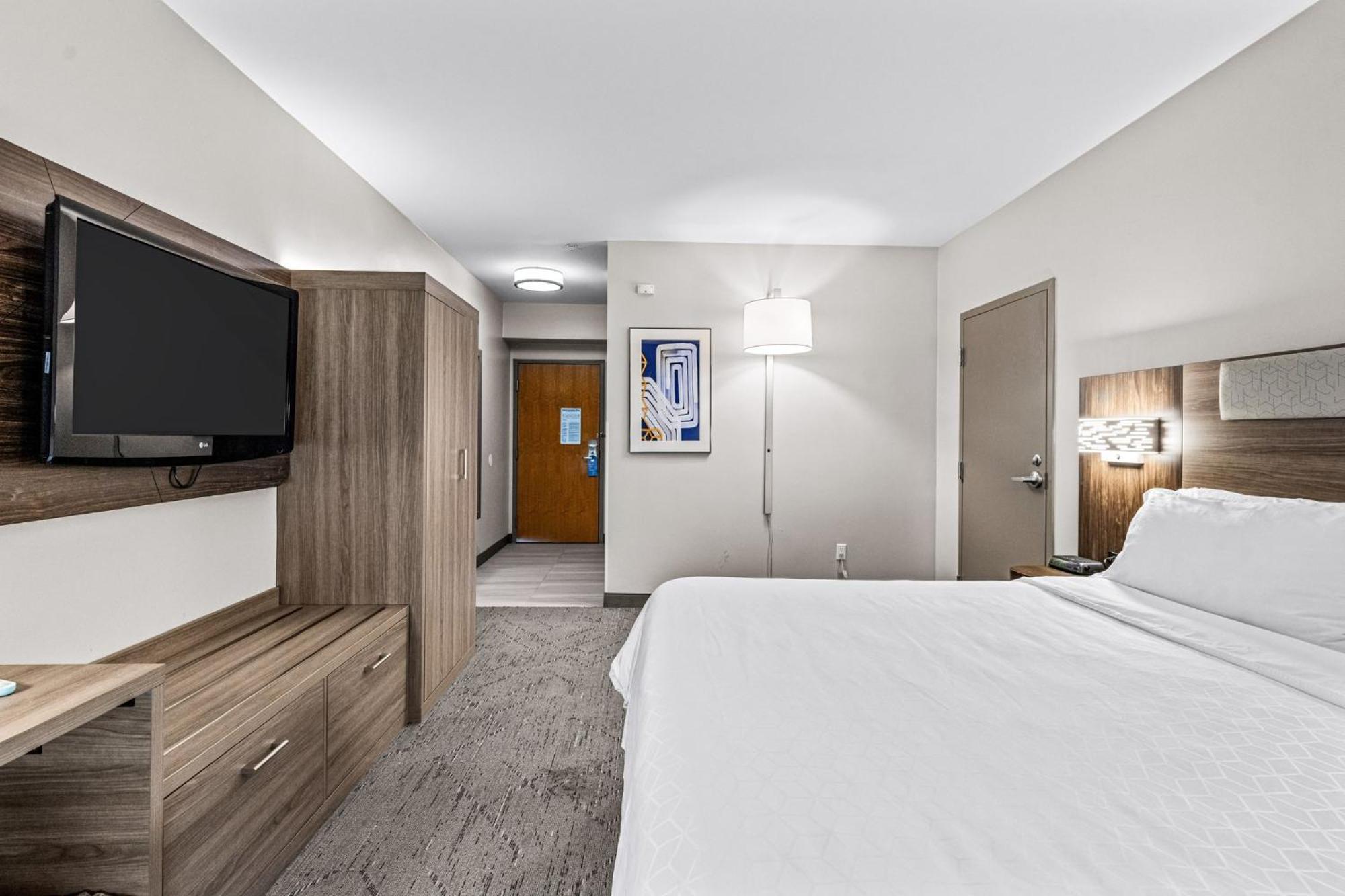 Holiday Inn Express & Suites Carneys Point - Pennsville By Ihg 2*